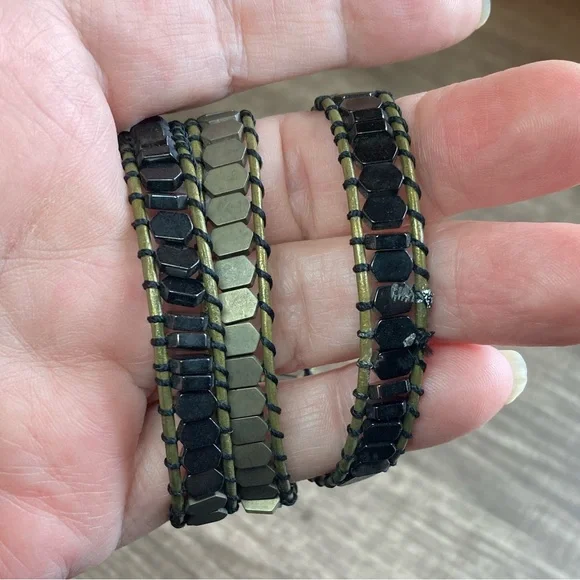 Black and Gold Wearable Tech Bracelet - Picture 3 of 10